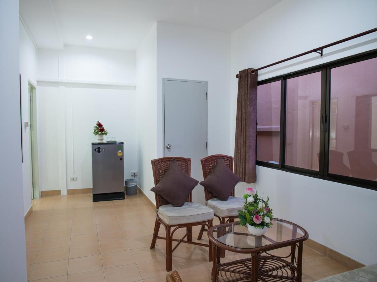 Tj Guesthouse Pattaya Exterior photo
