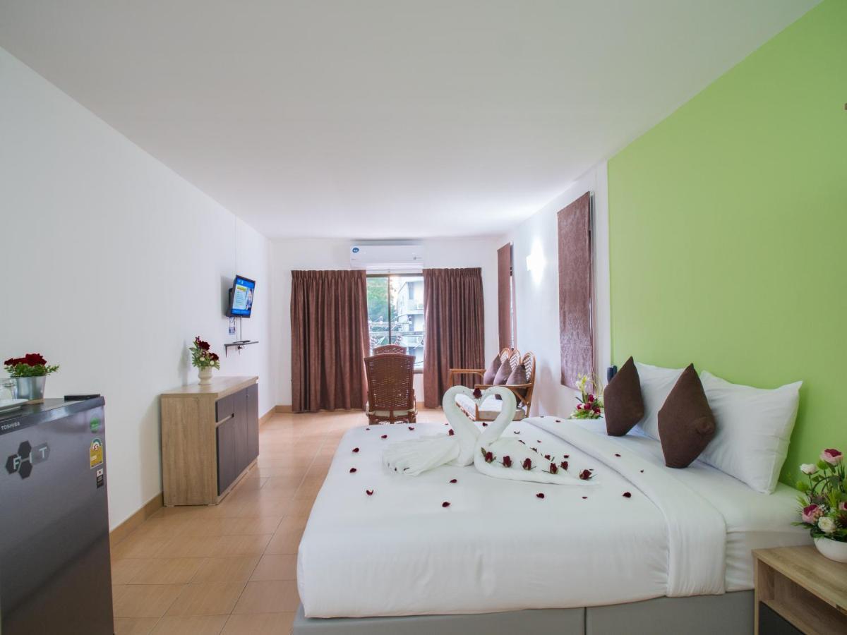 Tj Guesthouse Pattaya Exterior photo