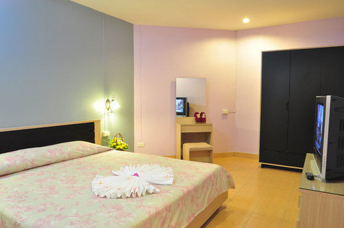 Tj Guesthouse Pattaya Exterior photo