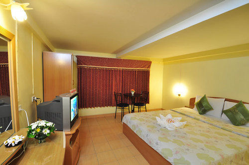 Tj Guesthouse Pattaya Exterior photo